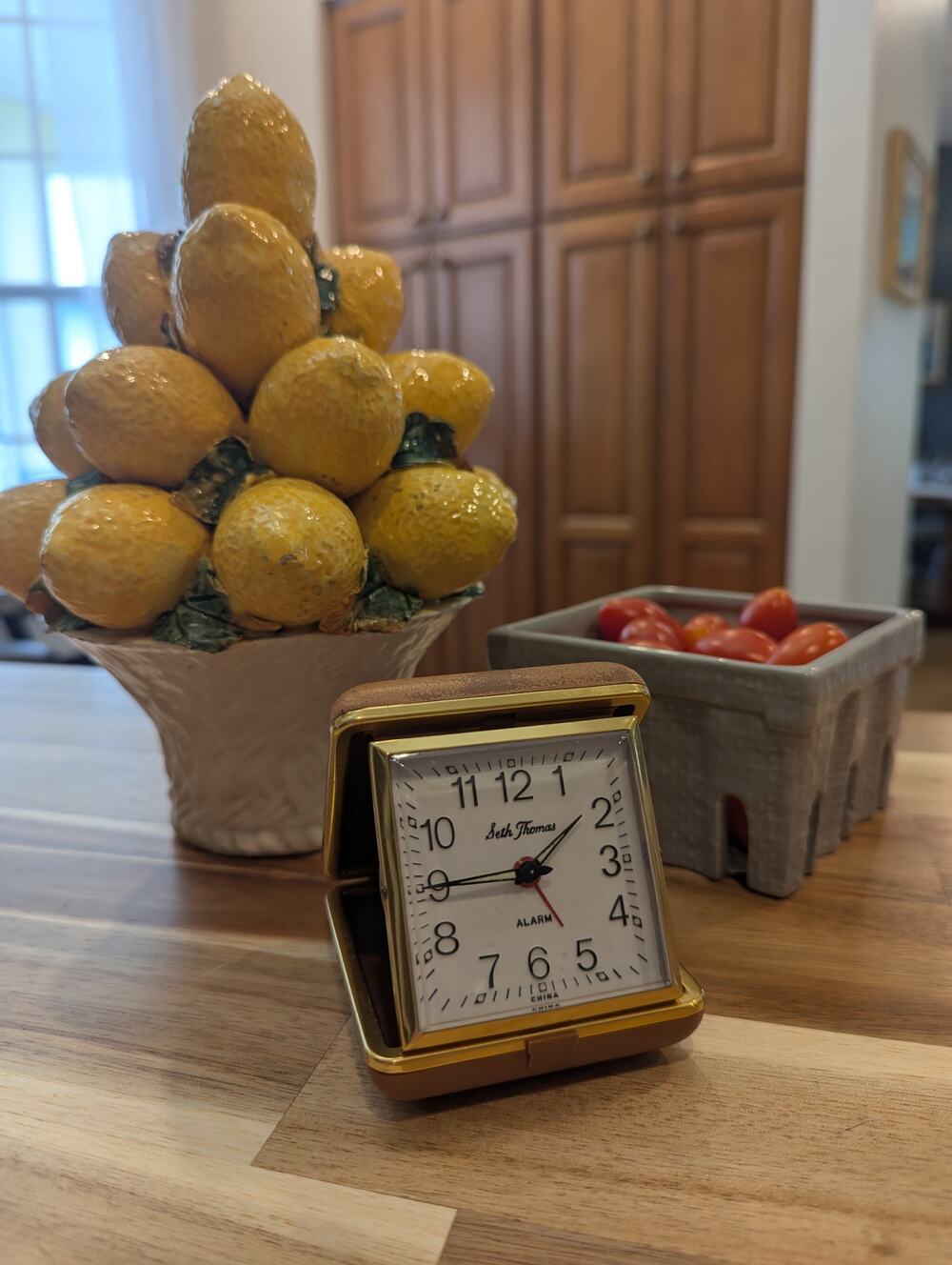 Vintage Seth Thomas Folding Travel Alarm Clock – Gold Tone Face & Brown Case